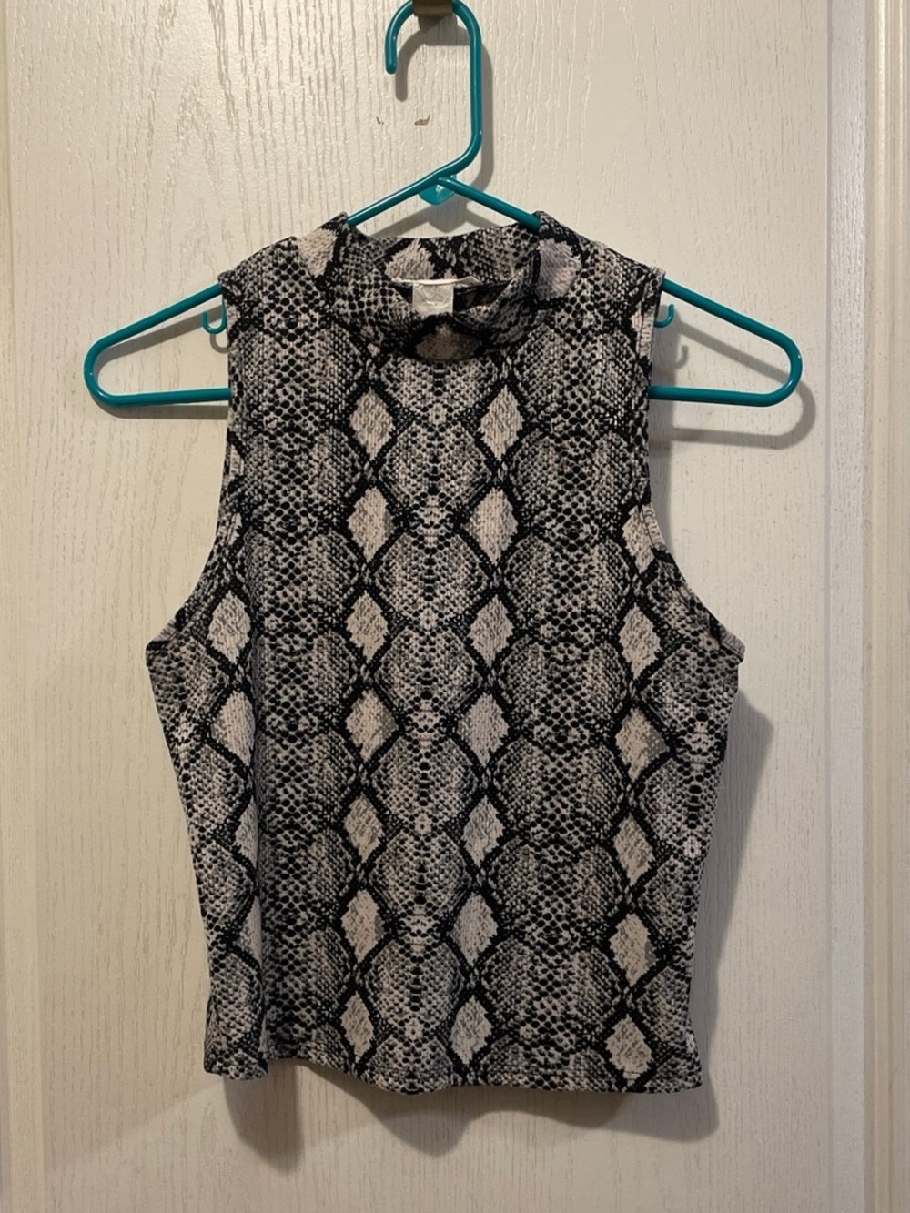 Caution To The Wind Black & White Snake Print Mock Neck Tank Size: Medium
